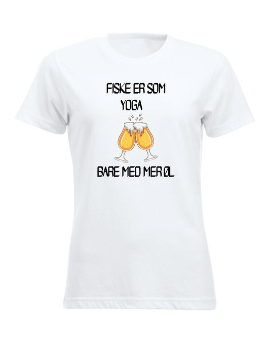FISKE ER SOM YOGA, BARE MED MER ØL - T-SKJORTE - dame