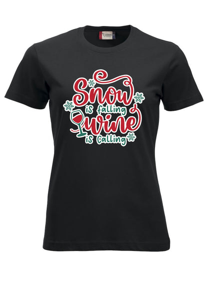 SNOW IS FALLING, WINE IS CALLING - T-SKJORTE - dame