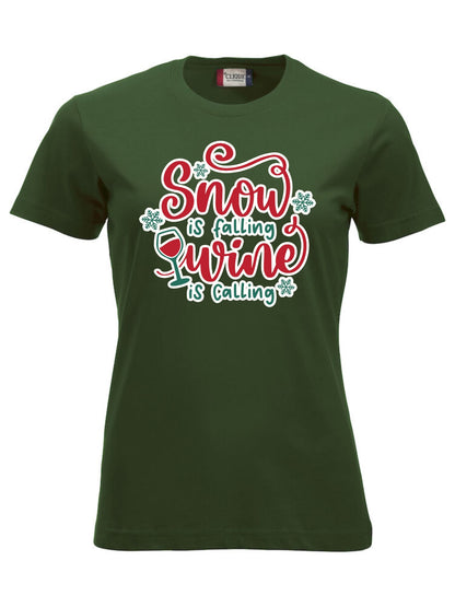 SNOW IS FALLING, WINE IS CALLING - T-SKJORTE - dame