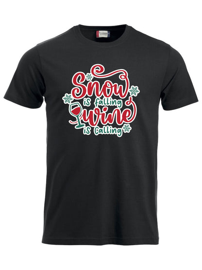 SNOW IS FALLING, WINE IS CALLING - T-SKJORTE-unisex