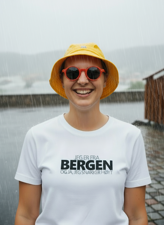 JEG ER FRA BERGEN (OG JA, JEG SNAKKER HØYT) - T-SKJORTE - dame